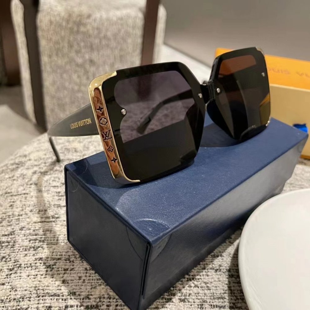 AUTHENTIC Louis Vuitton glasses